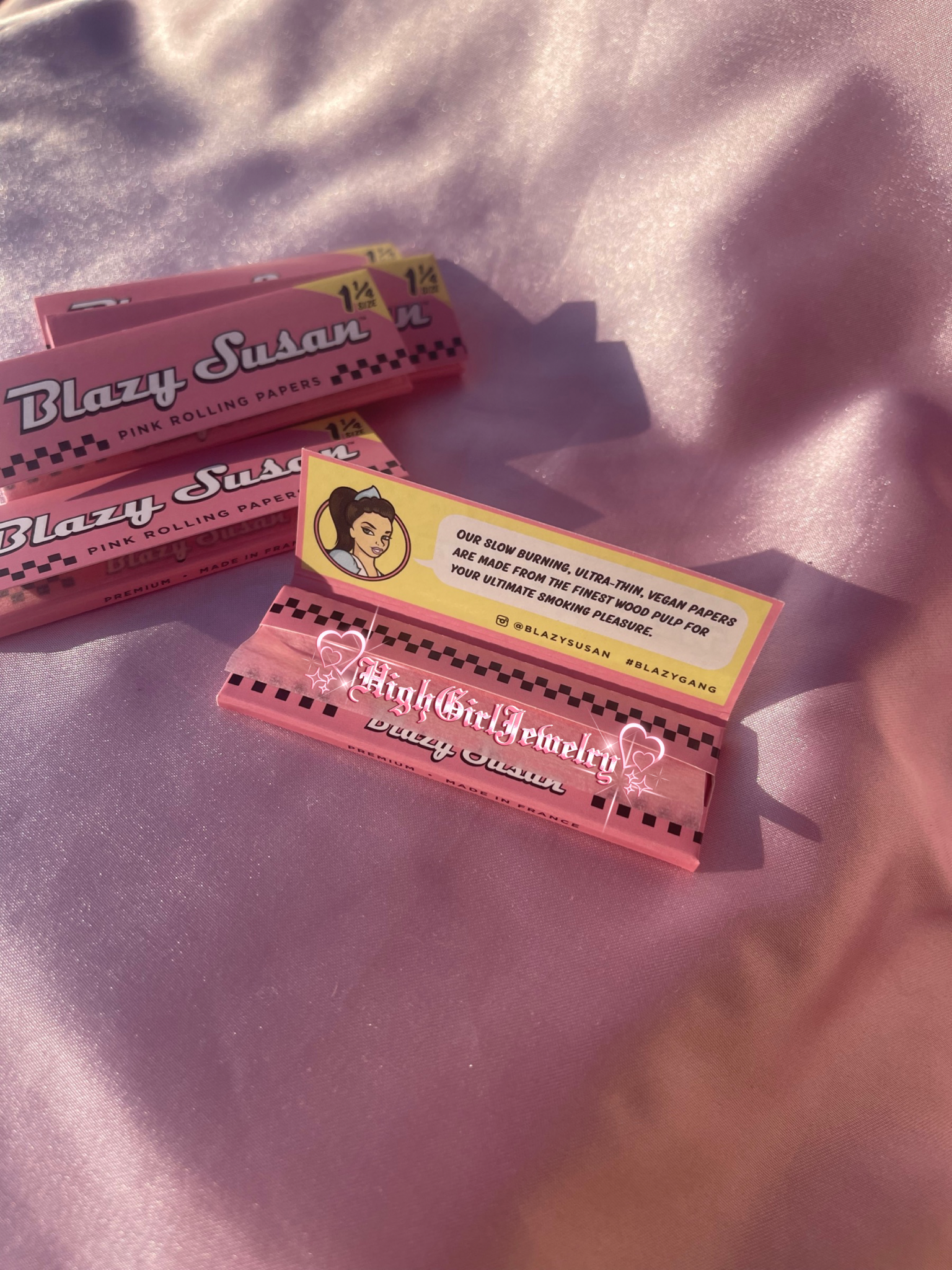 Pink Rolling Papers♡